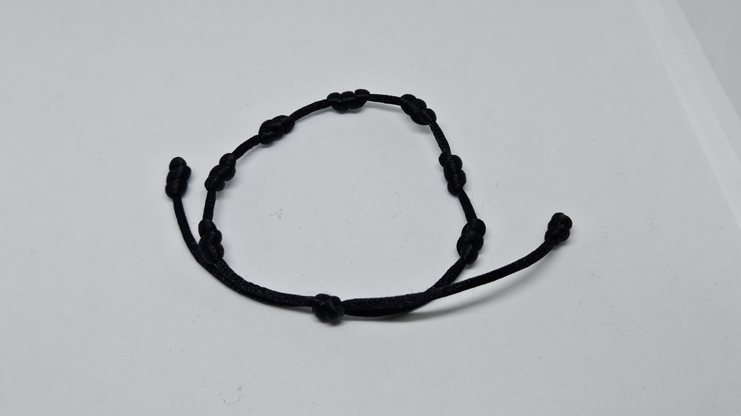 7-Knoten Schutzarmband Bild 4